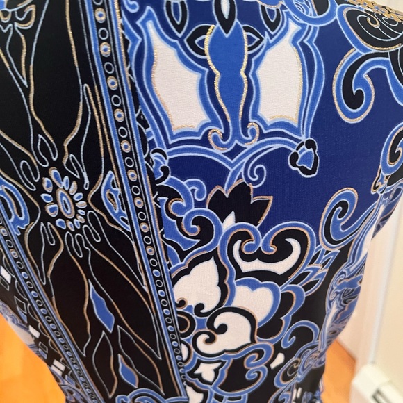 Cache elegant dress with beaded shoulders and nice belt size L  timeless piece - Picture 9 of 15